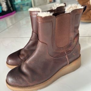 Brown leather Uggs, size 6